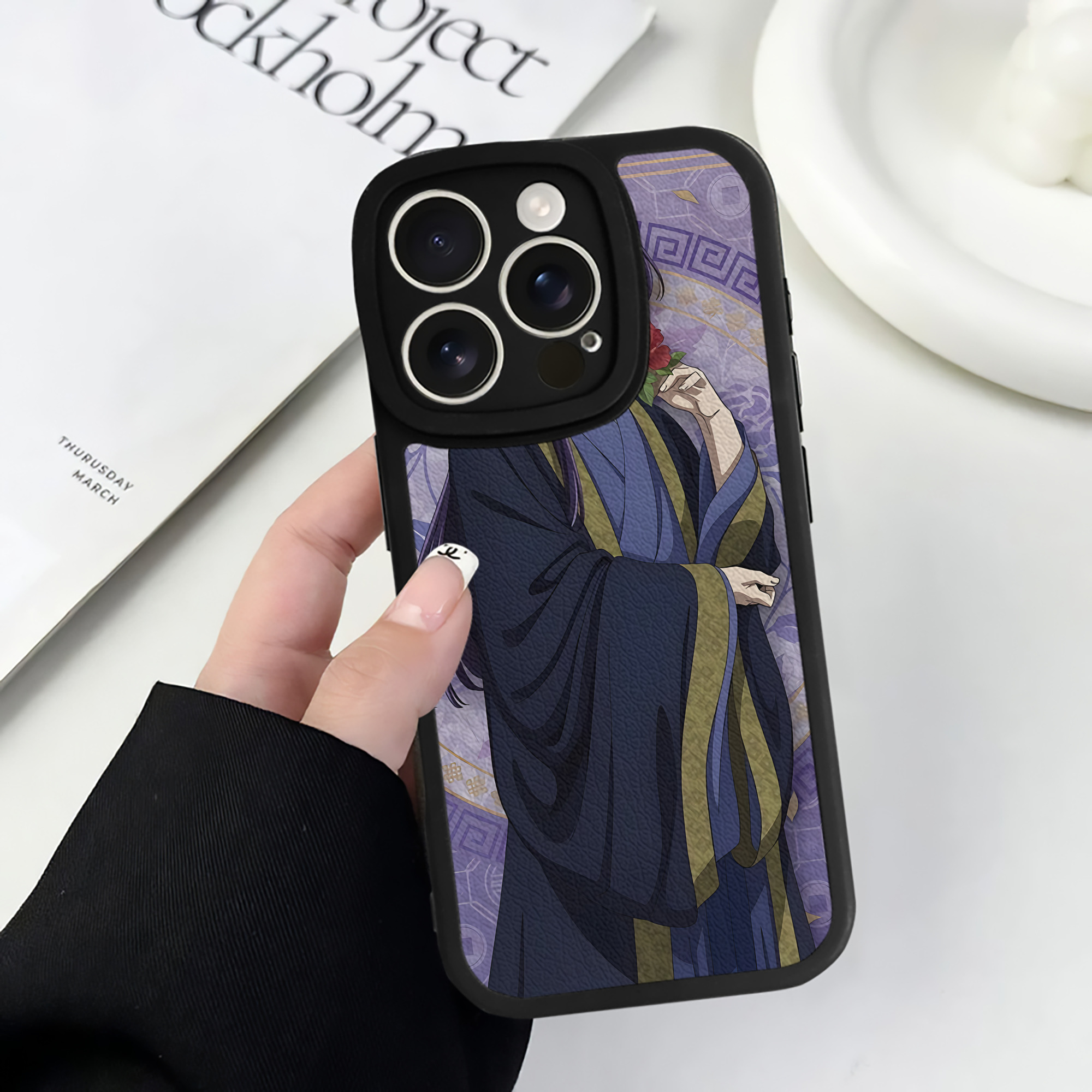 （画像用） 薬屋のひとりごと The Apothecary Diaries 【iPhone 16シリーズ対応】シリコンスマホケース（レザー調） 材質：シリコン